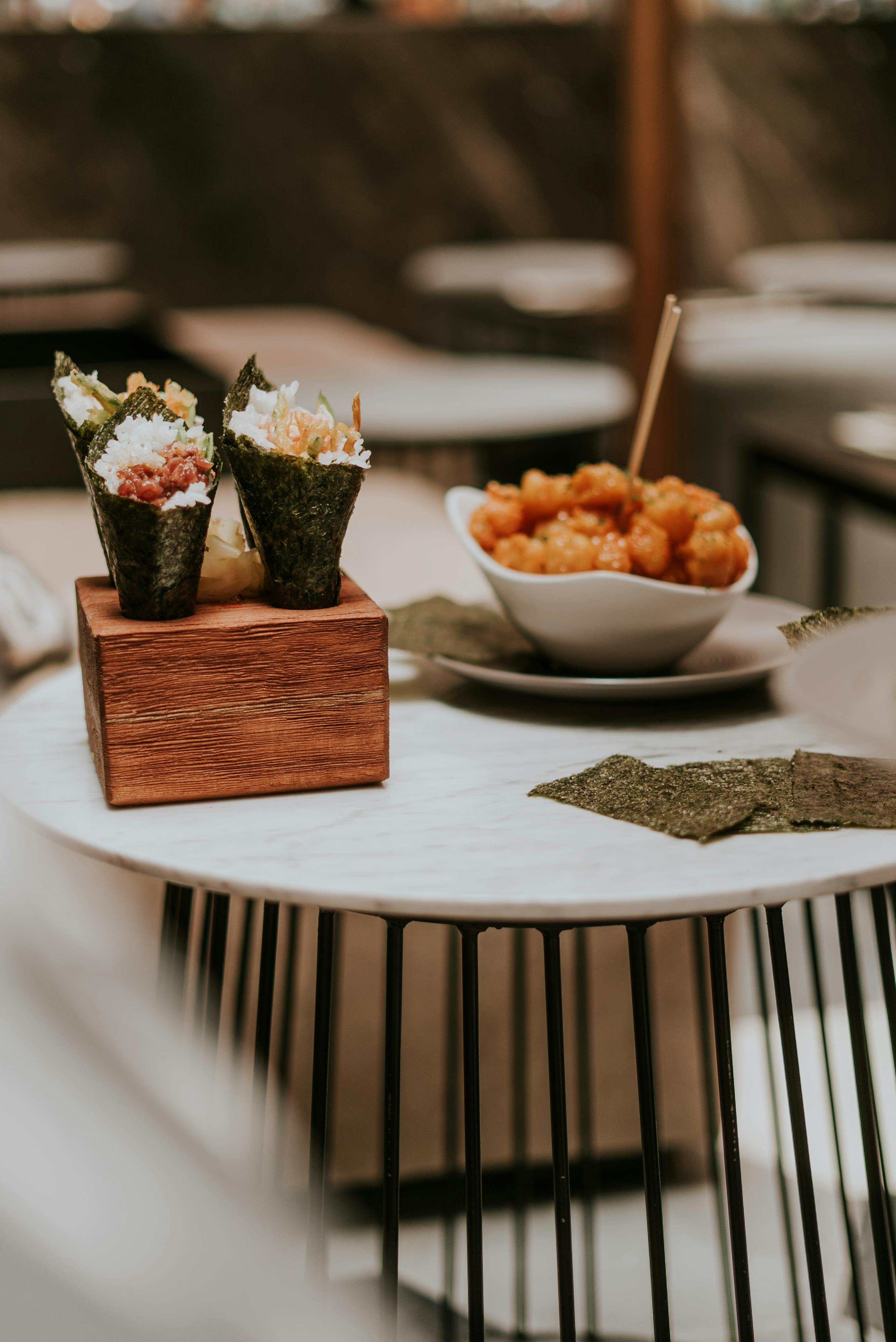 Temaki Salmão com nori crocante